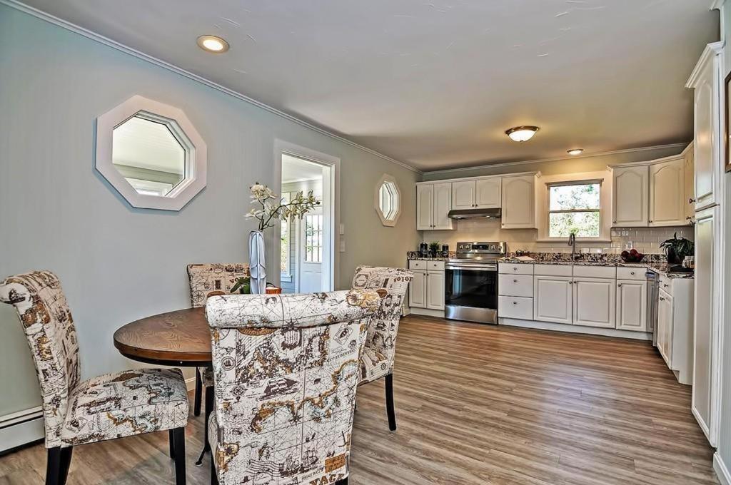 Charming Cottage Historic Falmouth Cape Cod Near Beach And Downtown 2Br 1Bath Deck Esterno foto